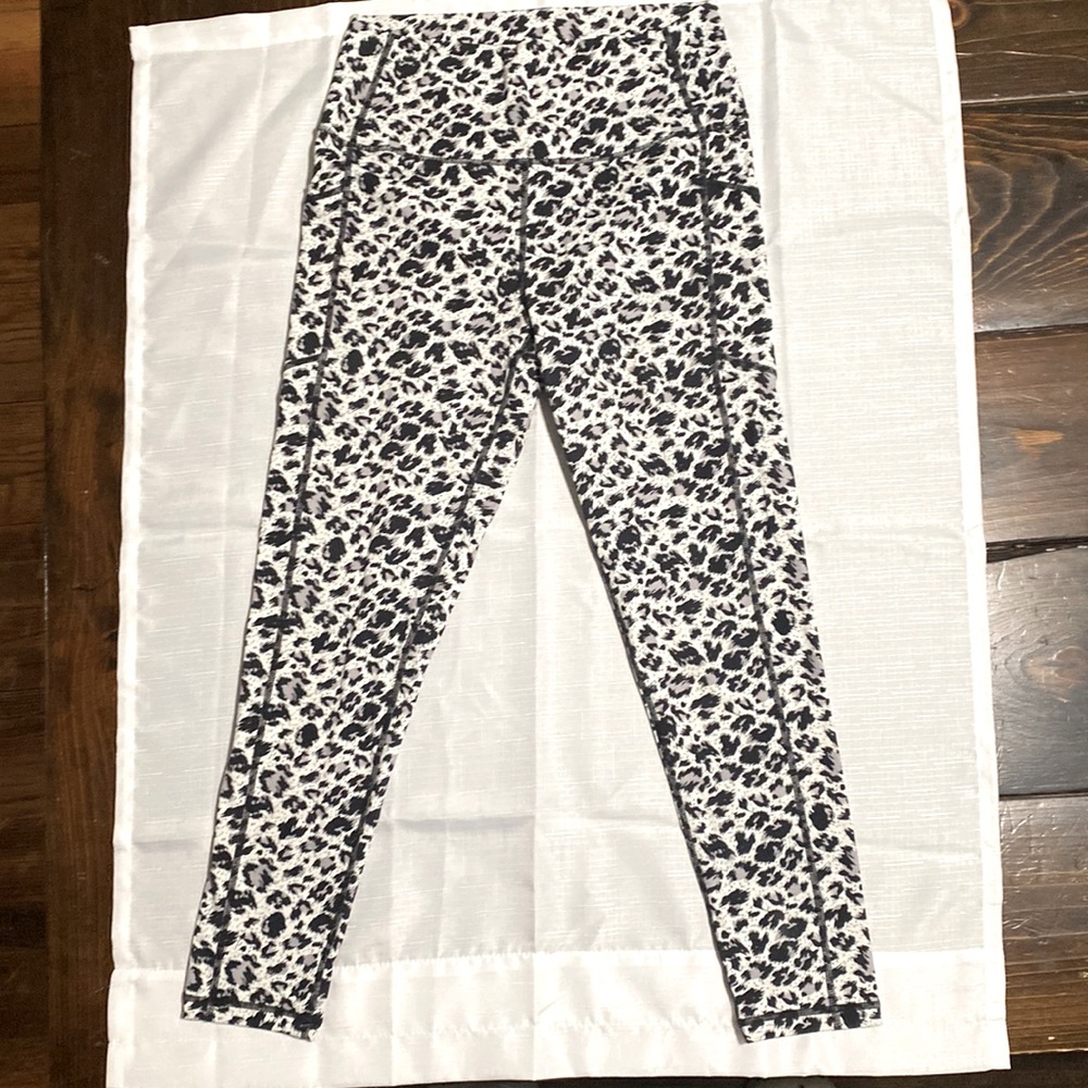 Zyia leopard print leggings
